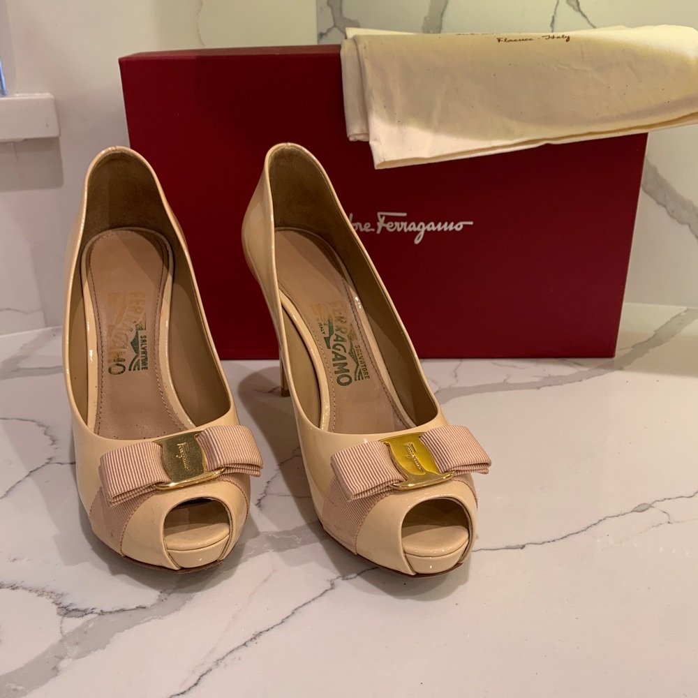 Salvatore Ferragamo heels size 8.5B cream